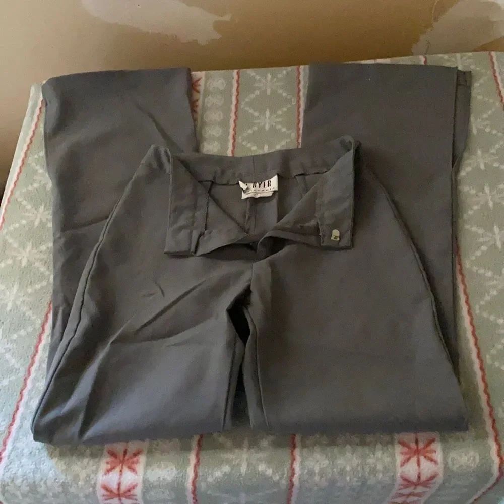 A. Byer height waist light gray pants sz. 3